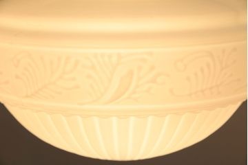 大正〜昭和初期　特大　レトロな陽刻照明(天井照明、ペンダントライト、シェード)