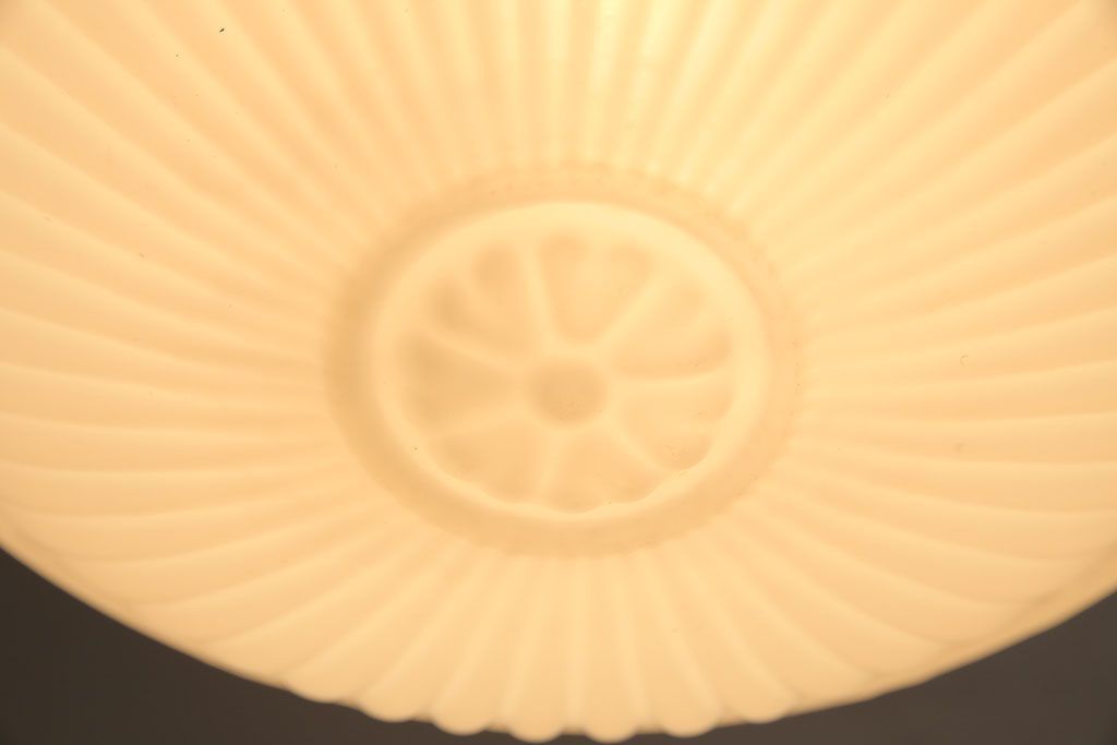 大正〜昭和初期　特大　レトロな陽刻照明(天井照明、ペンダントライト、シェード)