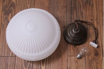 大正〜昭和初期　特大　レトロな陽刻照明(天井照明、ペンダントライト、シェード)
