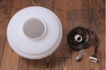 大正〜昭和初期　特大　レトロな陽刻照明(天井照明、ペンダントライト、シェード)