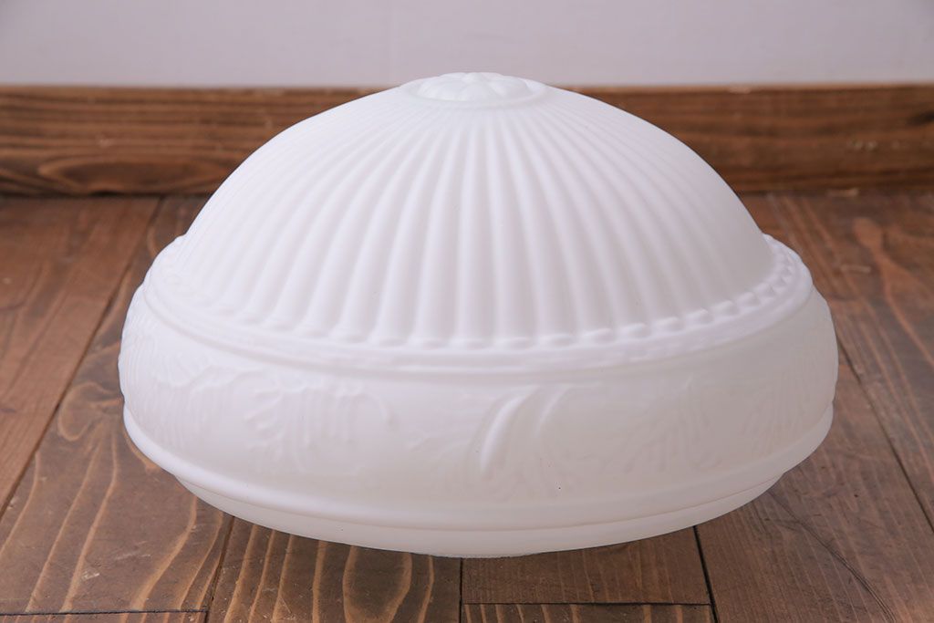 大正〜昭和初期　特大　レトロな陽刻照明(天井照明、ペンダントライト、シェード)