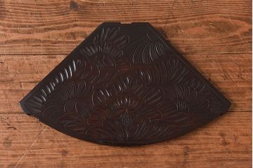 アンティーク雑貨　中古　伝統工芸　日光彫り　花の意匠が美しいコーナーラック(飾り台、花台)(1)