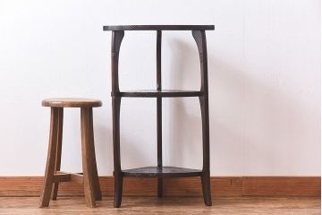 アンティーク雑貨　中古　伝統工芸　日光彫り　花の意匠が美しいコーナーラック(飾り台、花台)(1)