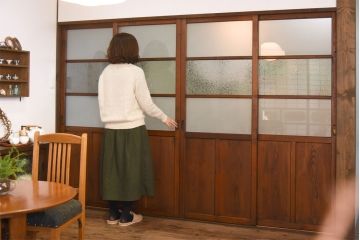 昭和レトロ　すりガラスと結霜ガラスを組み合わせたシンプルなガラス戸(引き戸、建具)4枚セット