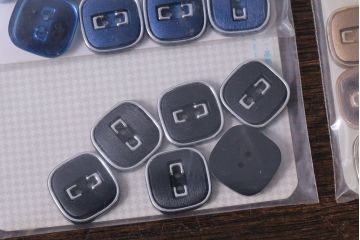アンティーク雑貨　ビンテージ　シックな四角いボタンセット