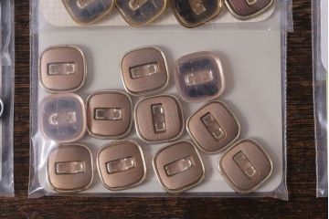 アンティーク雑貨　ビンテージ　シックな四角いボタンセット
