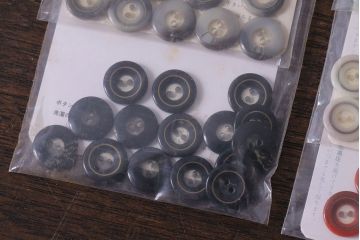 アンティーク雑貨　ビンテージ　控えめな色合いが上品なボタンセット