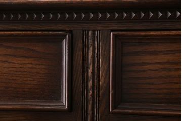 ヴィンテージ家具　イギリスビンテージ　オーク材　高級感漂うサイドボード(サイドキャビネット)