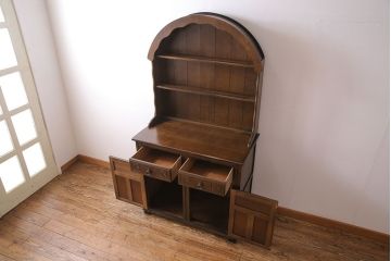 ヴィンテージ家具　イギリスビンテージ　オーク材　素朴な雰囲気漂うカップボード(食器棚、収納棚)