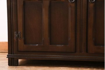 ヴィンテージ家具　イギリスビンテージ　オーク材　素朴な雰囲気漂うカップボード(食器棚、収納棚)