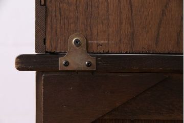 ヴィンテージ家具　イギリスビンテージ　オーク材　素朴な雰囲気漂うカップボード(食器棚、収納棚)