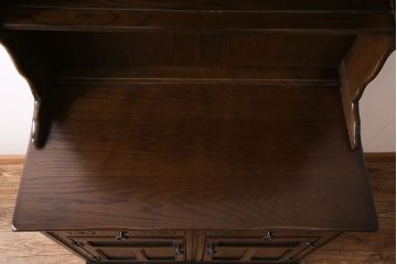 ヴィンテージ家具　イギリスビンテージ　オーク材　素朴な雰囲気漂うカップボード(食器棚、収納棚)