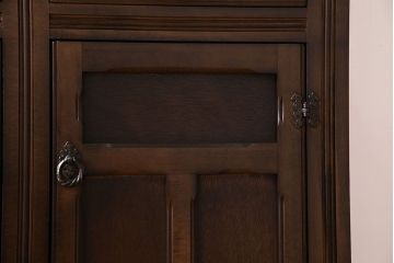 ヴィンテージ家具　イギリスビンテージ　オーク材　素朴な雰囲気漂うカップボード(食器棚、収納棚)
