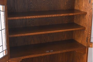 中古美品　三越・Brugge(ブルージュ)シリーズ　木のぬくもり溢れるキッチンキャビネット(食器棚、飾り棚、戸棚)(1)