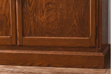 中古美品　三越・Brugge(ブルージュ)シリーズ　木のぬくもり溢れるキッチンキャビネット(食器棚、飾り棚、戸棚)(1)