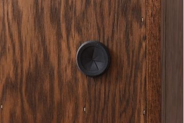 中古美品　三越・Brugge(ブルージュ)シリーズ　木のぬくもり溢れるキッチンキャビネット(食器棚、飾り棚、戸棚)(1)