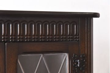 ヴィンテージ家具　イギリスビンテージ　オーク材　ステンドグラスがシックなコーナーラック(飾り棚、収納棚)
