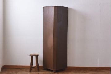 ヴィンテージ家具　イギリスビンテージ　オーク材　ステンドグラスがシックなコーナーラック(飾り棚、収納棚)