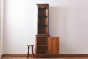 【S様ご成約分】イギリスビンテージ　マホガニー材　スリムで取り入れやすいコーナーラック(飾り棚、収納棚、キャビネット)