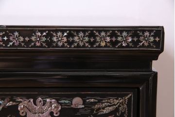 中古　きらびやかなデザインの豪華な螺鈿ローボード(サイドボード、飾り台、チェスト)