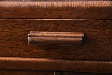 アンティーク家具　イギリスアンティーク　オーク材　小振りで可愛らしいサイドチェスト(戸棚、引き出し)