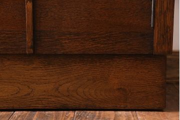 アンティーク家具　イギリスアンティーク　オーク材　小振りで可愛らしいサイドチェスト(戸棚、引き出し)