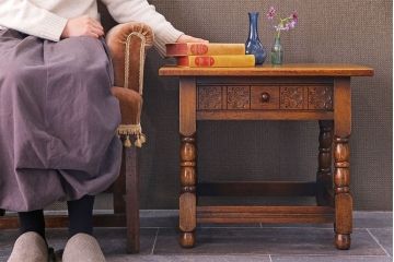 アンティーク雑貨　イギリスビンテージ　素朴な味わいのオーク材サイドテーブル(花台)