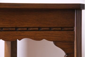 アンティーク雑貨　中古　old charm(オールドチャーム)　オーク材　三角の木製コーナーテーブル(コーナーラック、花台)