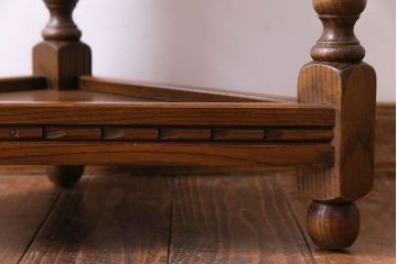 アンティーク雑貨　中古　old charm(オールドチャーム)　オーク材　三角の木製コーナーテーブル(コーナーラック、花台)