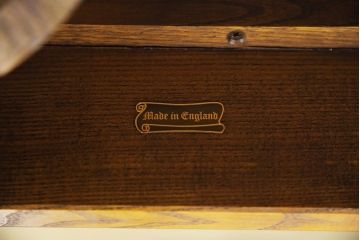 アンティーク雑貨　中古　old charm(オールドチャーム)　オーク材　三角の木製コーナーテーブル(コーナーラック、花台)