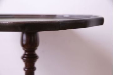 アンティーク雑貨　イギリスビンテージ　レザートップが魅力のシックなワインテーブル(サイドテーブル、花台)