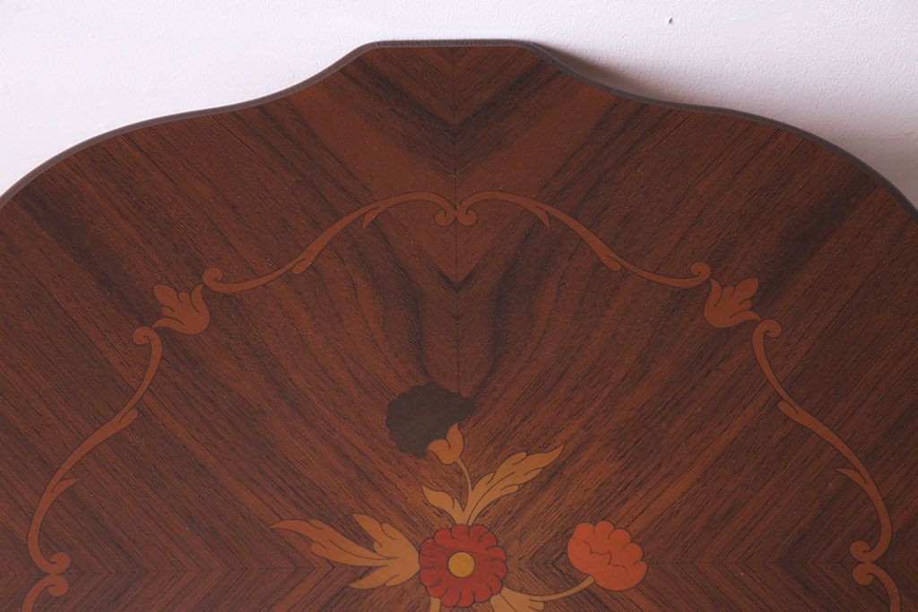 中古　イタリア製　花の意匠が愛らしいコーヒーテーブル(サイドテーブル、カフェテーブル)