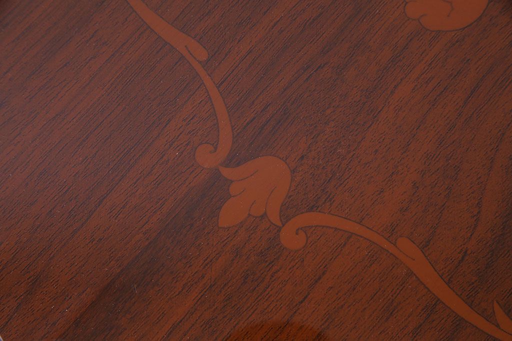 中古　イタリア製　花の意匠が愛らしいコーヒーテーブル(サイドテーブル、カフェテーブル)