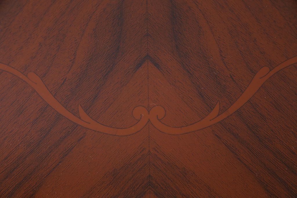 中古　イタリア製　花の意匠が愛らしいコーヒーテーブル(サイドテーブル、カフェテーブル)