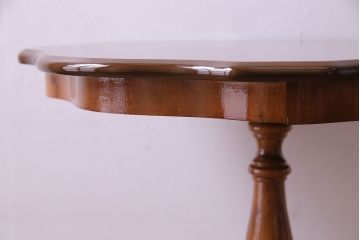 中古　イタリア製　花の意匠が愛らしいコーヒーテーブル(サイドテーブル、カフェテーブル)