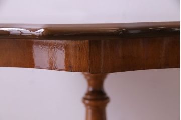 中古　イタリア製　花の意匠が愛らしいコーヒーテーブル(サイドテーブル、カフェテーブル)