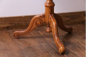 中古　イタリア製　花の意匠が愛らしいコーヒーテーブル(サイドテーブル、カフェテーブル)