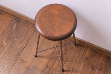 アンティーク雑貨　ラフジュ工房オリジナル　シンプルな細身の鉄脚が魅力の丸スツール(椅子、チェア)(1)