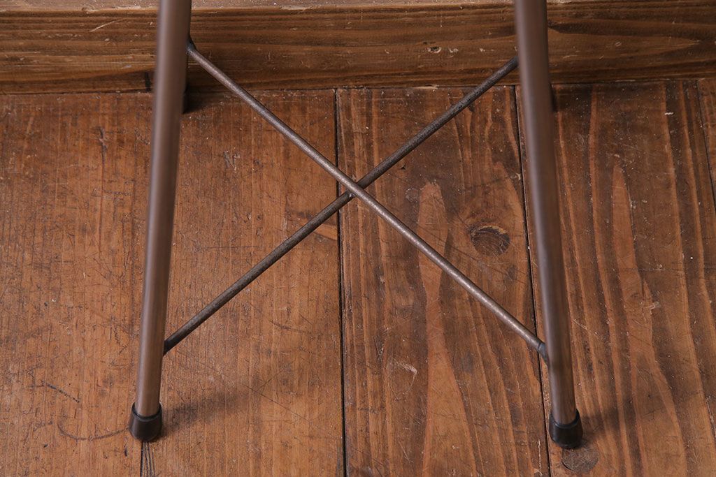 アンティーク雑貨　ラフジュ工房オリジナル　シンプルな細身の鉄脚が魅力の丸スツール(椅子、チェア)(1)