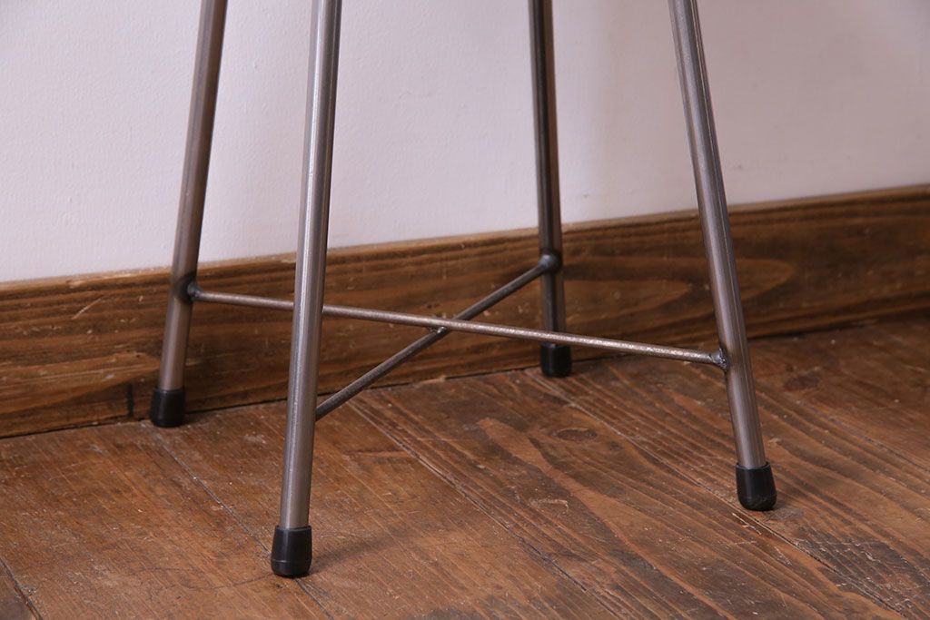 アンティーク雑貨　ラフジュ工房オリジナル　シンプルな細身の鉄脚が魅力の丸スツール(椅子、チェア)(1)