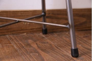 アンティーク雑貨　ラフジュ工房オリジナル　シンプルな細身の鉄脚が魅力の丸スツール(椅子、チェア)(1)