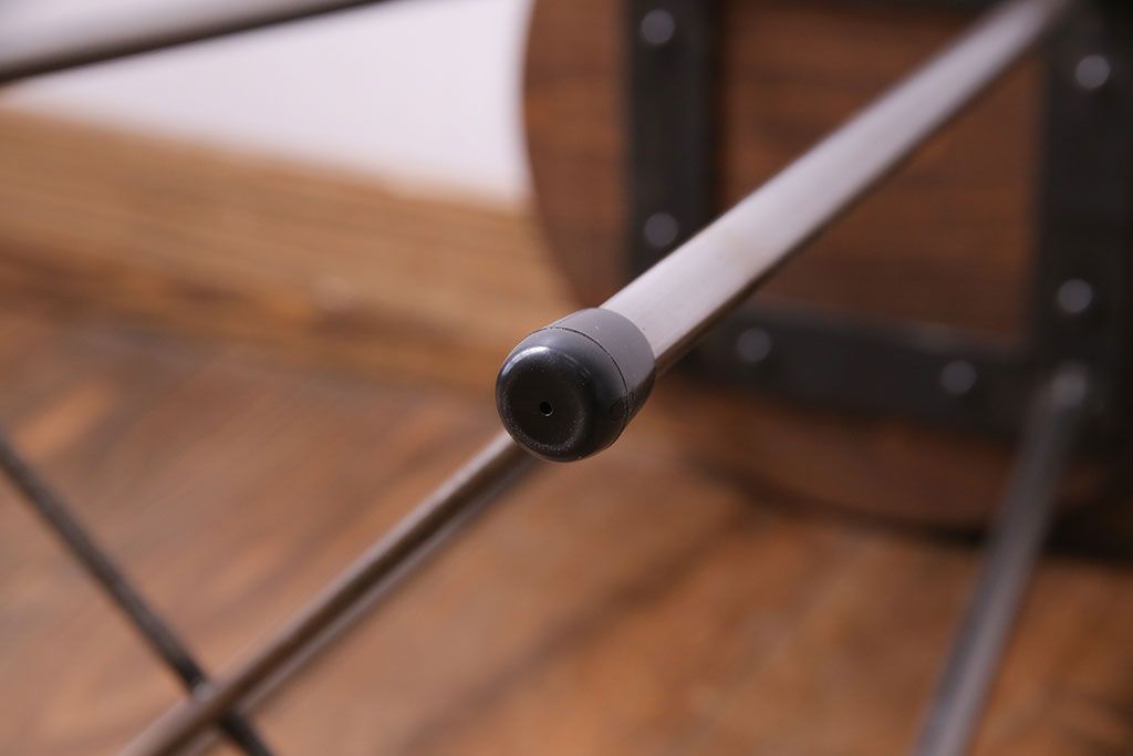 アンティーク雑貨　ラフジュ工房オリジナル　シンプルな細身の鉄脚が魅力の丸スツール(椅子、チェア)(1)