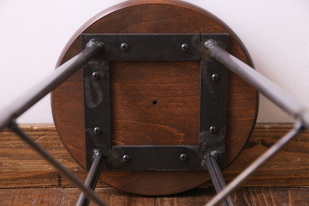 アンティーク雑貨　ラフジュ工房オリジナル　シンプルな細身の鉄脚が魅力の丸スツール(椅子、チェア)(1)