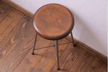 アンティーク雑貨　ラフジュ工房オリジナル　シンプルな細身の鉄脚が魅力の丸スツール(椅子、チェア)(2)