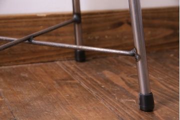 アンティーク雑貨　ラフジュ工房オリジナル　シンプルな細身の鉄脚が魅力の丸スツール(椅子、チェア)(2)