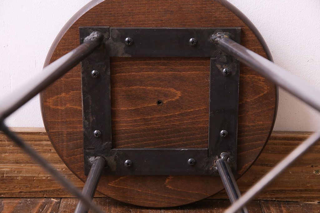 アンティーク雑貨　ラフジュ工房オリジナル　シンプルな細身の鉄脚が魅力の丸スツール(椅子、チェア)(2)