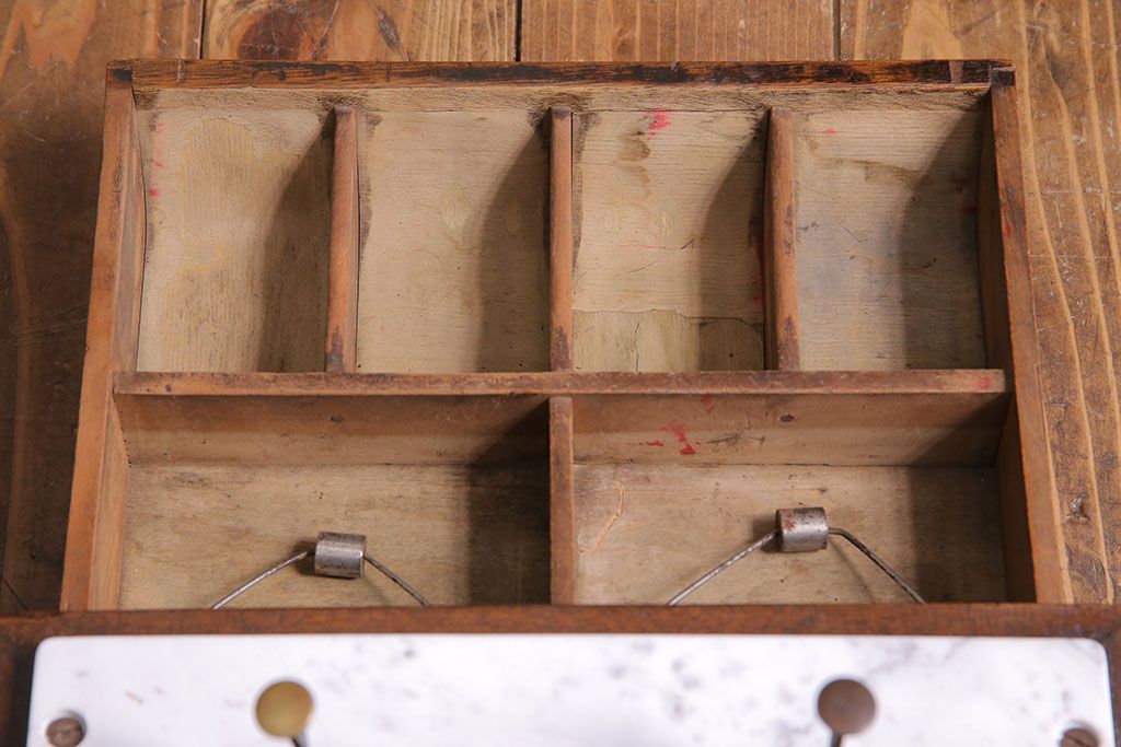 アンティーク雑貨　昭和レトロ　昔懐かしいムード漂うキャッシュレジスター(キャッシャー、金銭登録機)