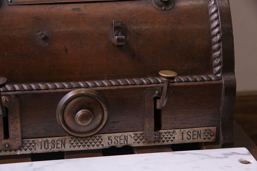 アンティーク雑貨　昭和レトロ　昔懐かしいムード漂うキャッシュレジスター(キャッシャー、金銭登録機)