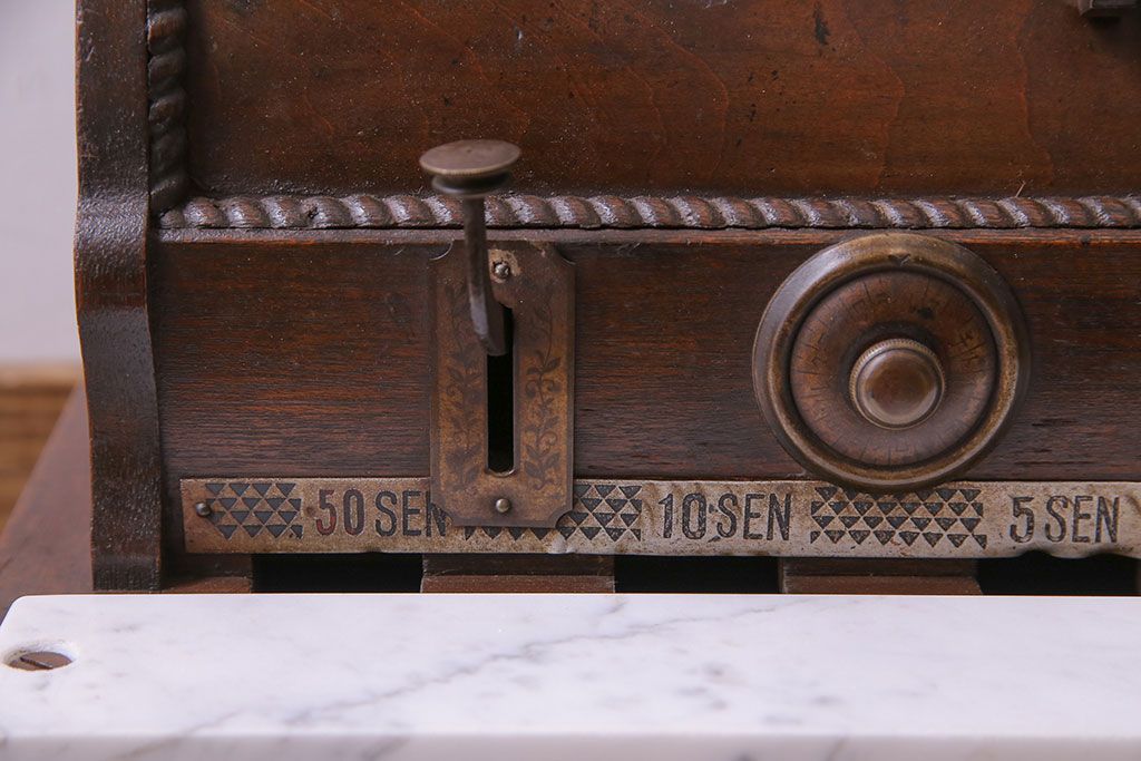 アンティーク雑貨　昭和レトロ　昔懐かしいムード漂うキャッシュレジスター(キャッシャー、金銭登録機)