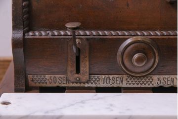 アンティーク雑貨　昭和レトロ　昔懐かしいムード漂うキャッシュレジスター(キャッシャー、金銭登録機)